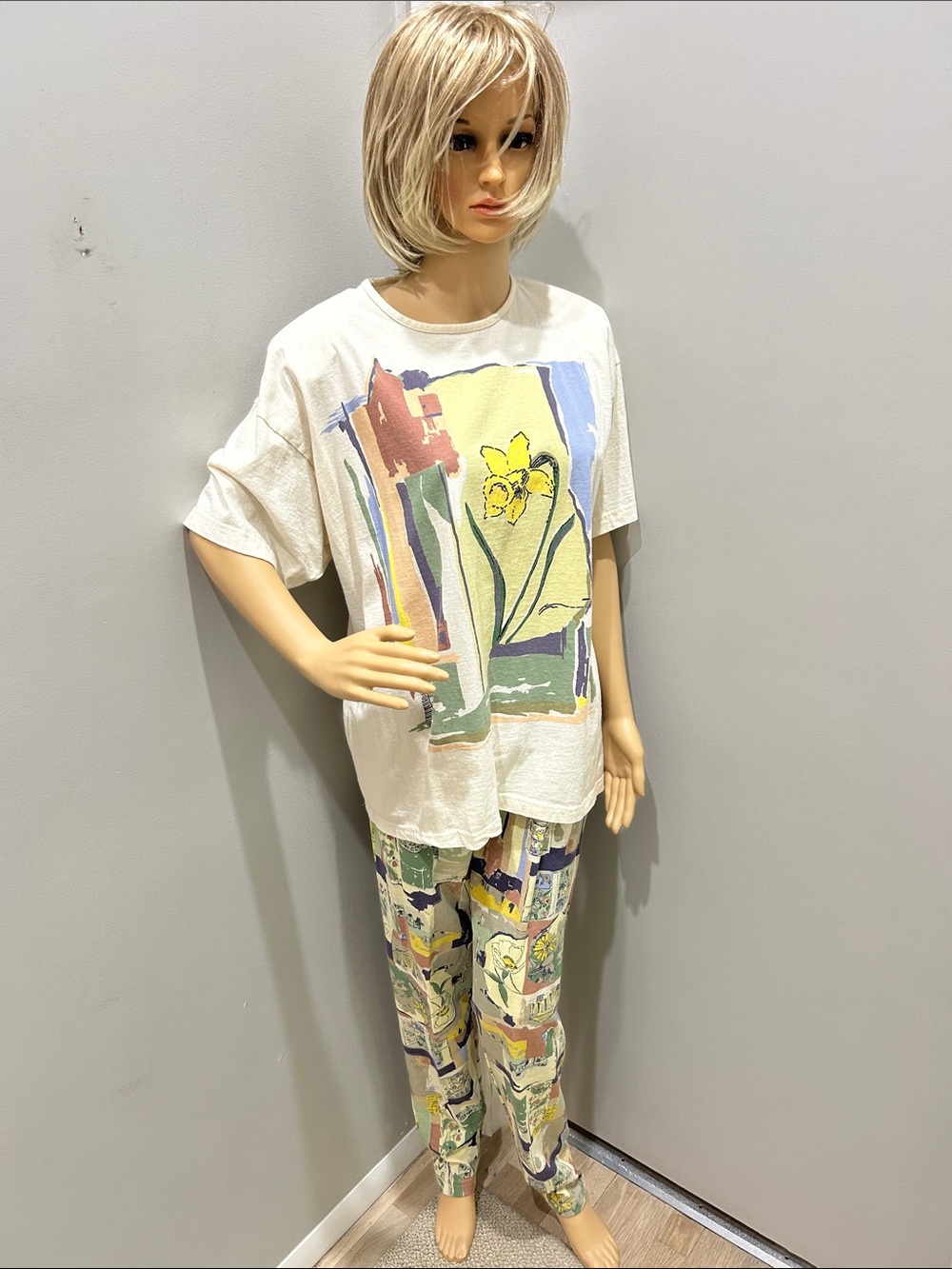 Casual Floral Graphic Tee and Print Pants Set - Cream with Pastel Florals